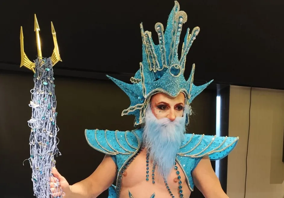 Marcos Drag en traje Acua Drag